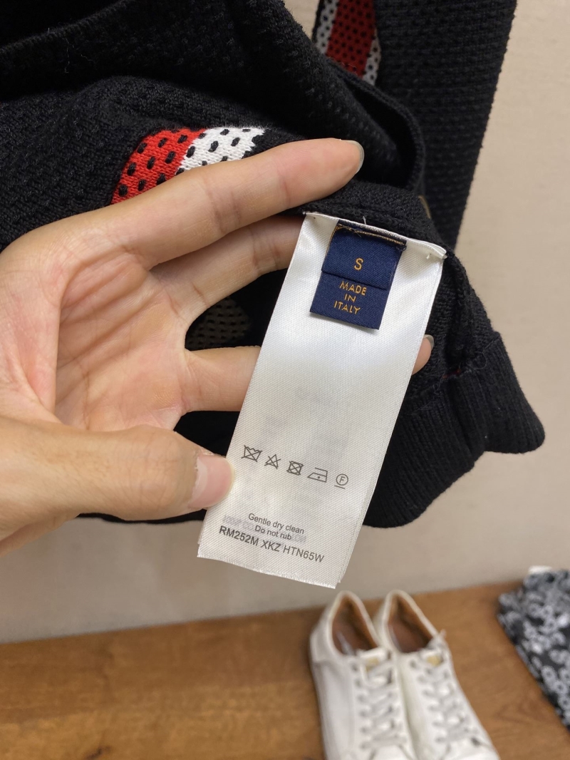 l0vis Vvtt0n sweater